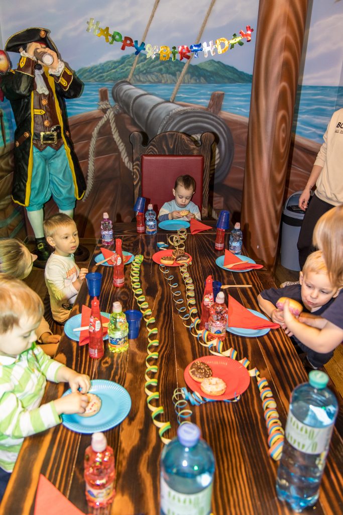 Kindergeburtstagsfeier im Piraten-Themen-Raum im Playworld Wien